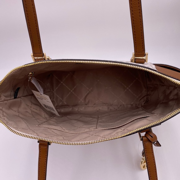 Michael Kors Charlotte Tote Vanilla - Picture 6 of 9